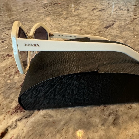 Brand New! Prada PR 08XS 7S3-714 Sunglasses in White - Picture 3 of 9